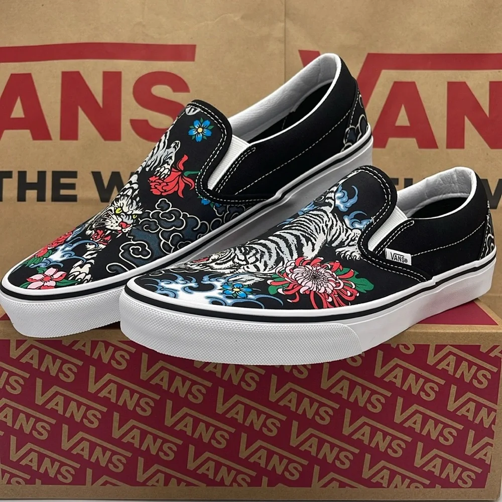 Vans WMNS Black Slip-On Shoes with Floral and Tiger Design Classic Slip On Snkrs - Picture 6 of 16